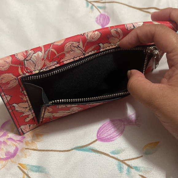 Mango Wallet - Picture 4 of 7